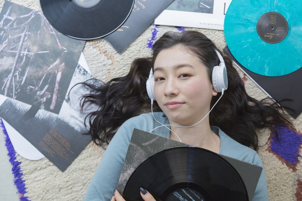 趣味を楽しむ女性