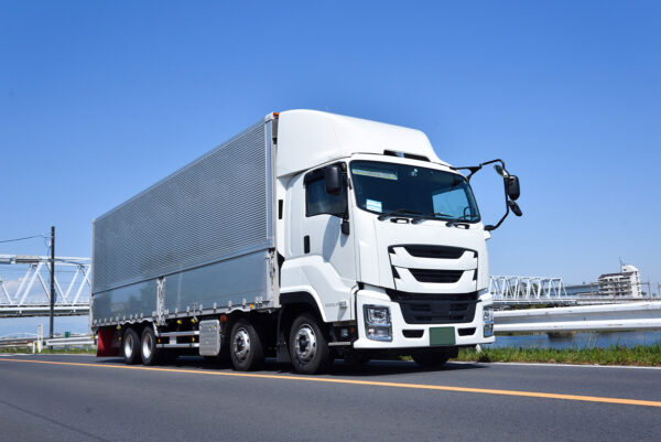 京都・神戸から高速直結！大阪で失敗しないトランクルームの選び方サムネイル